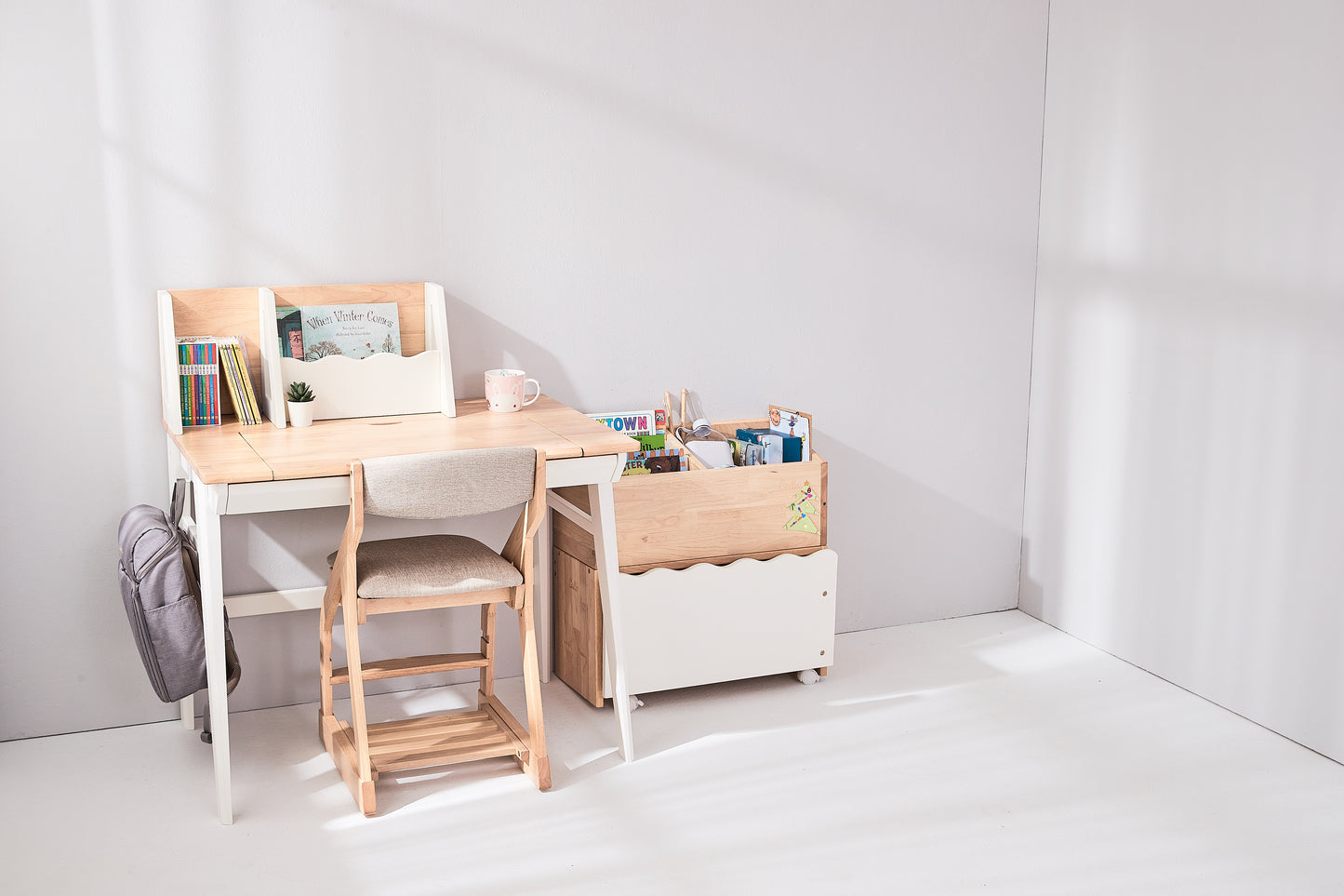 Study Desk with Easel